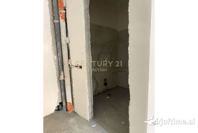 Shtepi ne shitje Apartament ne Tirane, 2+1, Mobilimi Bosh, pa mobiluar, Pagesa 204,000  Euro.