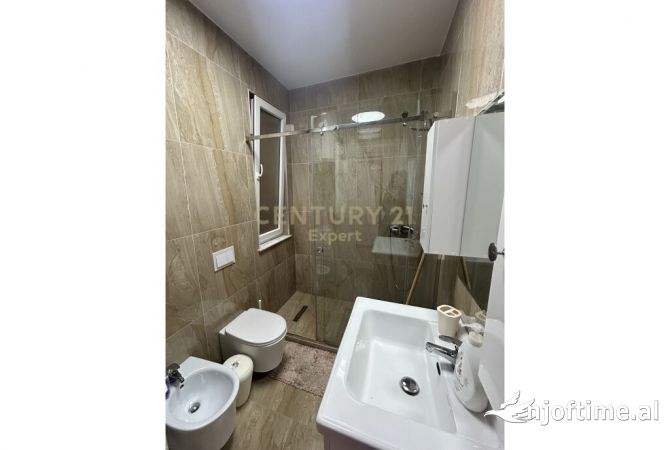 Shtepi me qera Apartament ne Tirane, 2+1, Mobilimi E mobiluar, Pagesa 700  Euro.