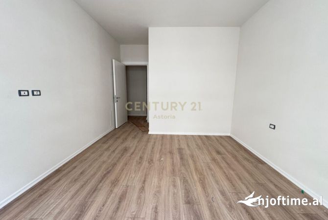 Shtepi ne shitje Apartament ne Tirane, 2+1, Mobilimi Pjeserisht e mobiluar, Pagesa 125,000  Euro.