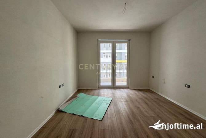 Shtepi ne shitje Apartament ne Tirane, 2+1, Mobilimi Pjeserisht e mobiluar, Pagesa 125,000  Euro.
