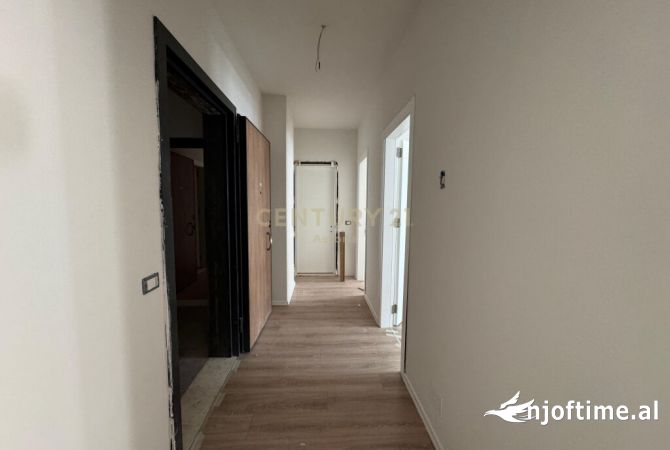 Shtepi ne shitje Apartament ne Tirane, 2+1, Mobilimi Pjeserisht e mobiluar, Pagesa 125,000  Euro.