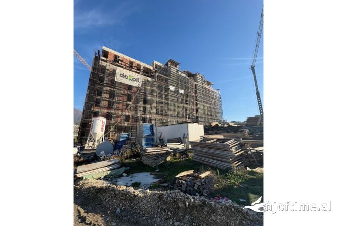 Shtepi ne shitje Apartament ne Tirane, 2+1, Mobilimi Bosh, pa mobiluar, Pagesa 113,000  Euro.