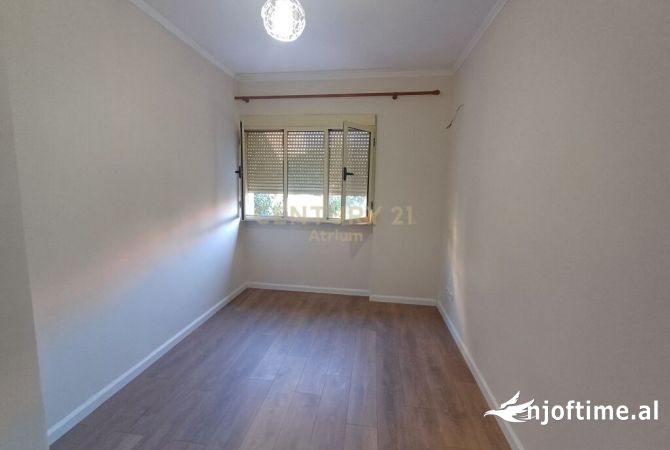 Shtepi ne shitje Apartament ne Tirane, 2+1, Mobilimi Pjeserisht e mobiluar, Pagesa 145,000  Euro.