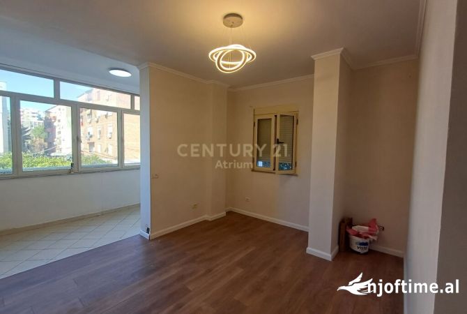 Shtepi ne shitje Apartament ne Tirane, 2+1, Mobilimi Pjeserisht e mobiluar, Pagesa 145,000  Euro.