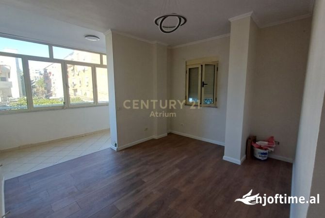 Shtepi ne shitje Apartament ne Tirane, 2+1, Mobilimi Pjeserisht e mobiluar, Pagesa 145,000  Euro.