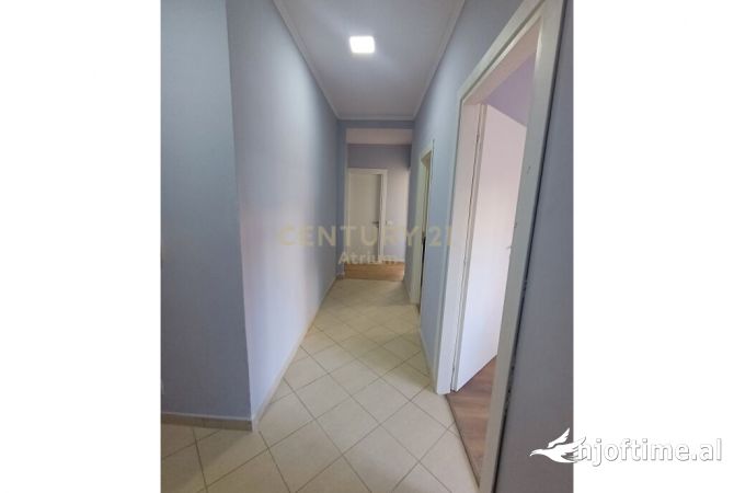 Shtepi ne shitje Apartament ne Tirane, 2+1, Mobilimi Pjeserisht e mobiluar, Pagesa 145,000  Euro.