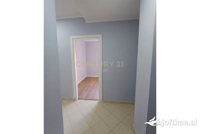 Shtepi ne shitje Apartament ne Tirane, 2+1, Mobilimi Pjeserisht e mobiluar, Pagesa 145,000  Euro.