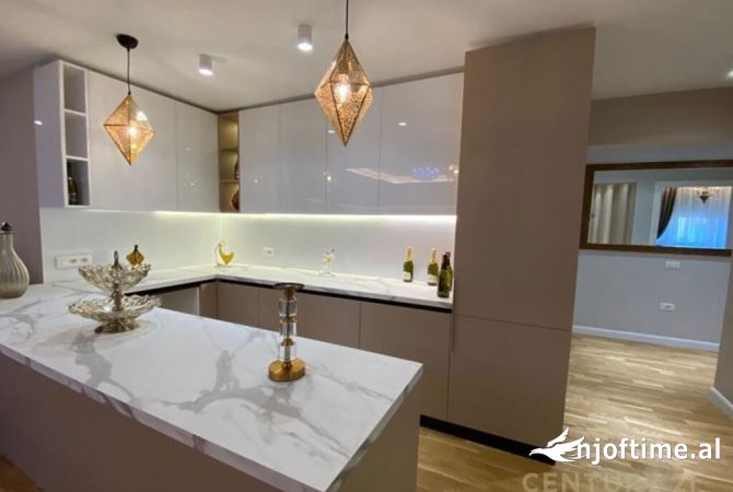 Shtepi me qera Apartament ne Tirane, 3+1, Mobilimi E mobiluar, Pagesa 1,500  Euro.