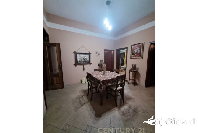 Jepet me qira zyre 140m2 ne Myslym SHYRI