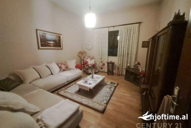 Jepet me qira zyre 140m2 ne Myslym SHYRI