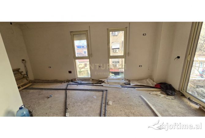 Shtepi ne shitje Apartament ne Tirane, 2+1, Mobilimi Pjeserisht e mobiluar, Pagesa 179,000  Euro.