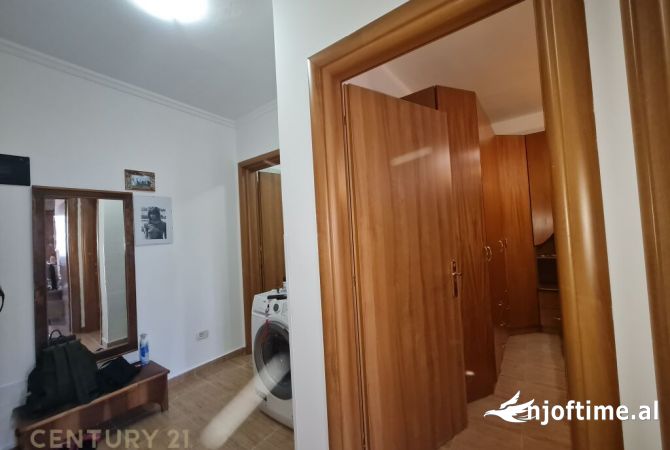 Shtepi me qera Apartament ne Tirane, 2+1, Mobilimi E mobiluar, Pagesa 550  Euro.