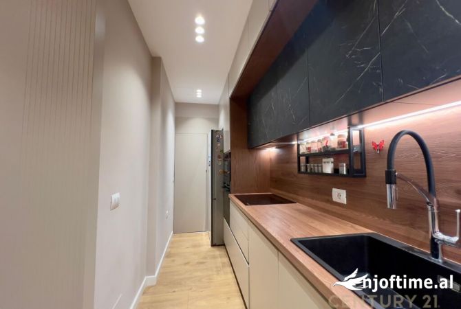 Shtepi ne shitje Apartament ne Tirane, 2+1, Mobilimi E mobiluar, Pagesa 210,000  Euro.