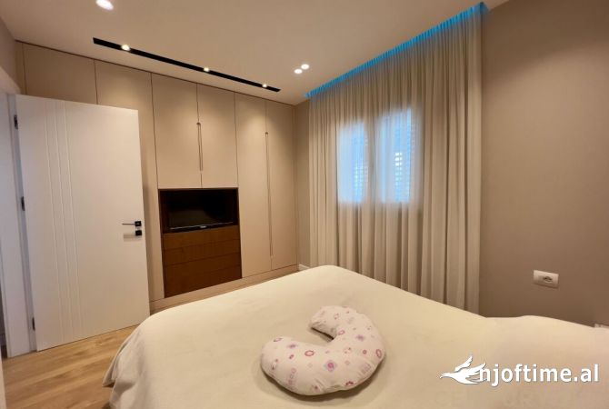 Shtepi ne shitje Apartament ne Tirane, 2+1, Mobilimi E mobiluar, Pagesa 210,000  Euro.