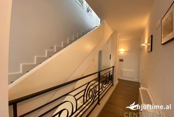 Shtepi me qera Apartament ne Tirane, 4+1, Mobilimi E mobiluar, Pagesa 5,000  Euro.