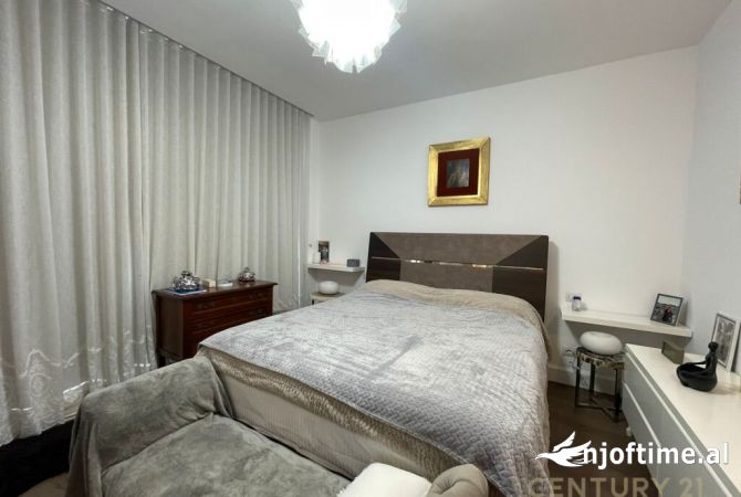 Shtepi me qera Apartament ne Tirane, 4+1, Mobilimi E mobiluar, Pagesa 5,000  Euro.