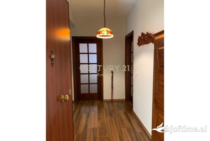 Shtepi me qera Apartament ne Tirane, 1+1, Mobilimi E mobiluar, Pagesa 500  Euro.