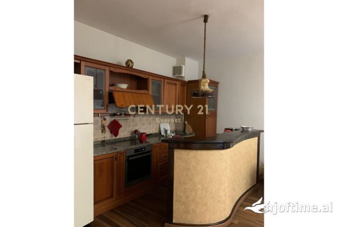 Shtepi me qera Apartament ne Tirane, 1+1, Mobilimi E mobiluar, Pagesa 500  Euro.