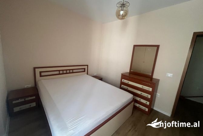 Shtepi me qera Apartament ne Tirane, 1+1, Mobilimi E mobiluar, Pagesa 600  Euro.