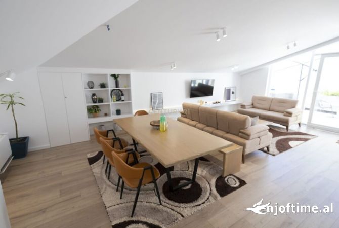 Shtepi ne shitje Apartament ne Tirane, 3+1, Mobilimi E mobiluar, Pagesa 200,000  Euro.