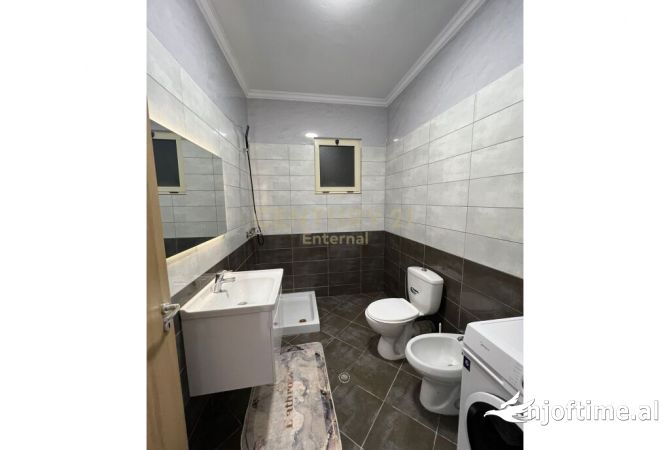 Shtepi ne shitje Apartament ne Tirane, 2+1, Mobilimi E mobiluar, Pagesa 143,000  Euro.