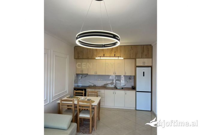 Shtepi ne shitje Apartament ne Tirane, 2+1, Mobilimi E mobiluar, Pagesa 143,000  Euro.