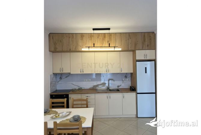 Shtepi ne shitje Apartament ne Tirane, 2+1, Mobilimi E mobiluar, Pagesa 143,000  Euro.