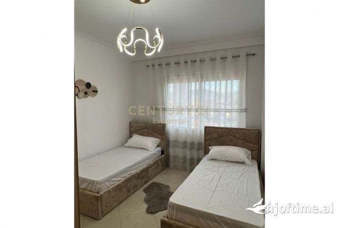 Shtepi ne shitje Apartament ne Tirane, 2+1, Mobilimi E mobiluar, Pagesa 143,000  Euro.