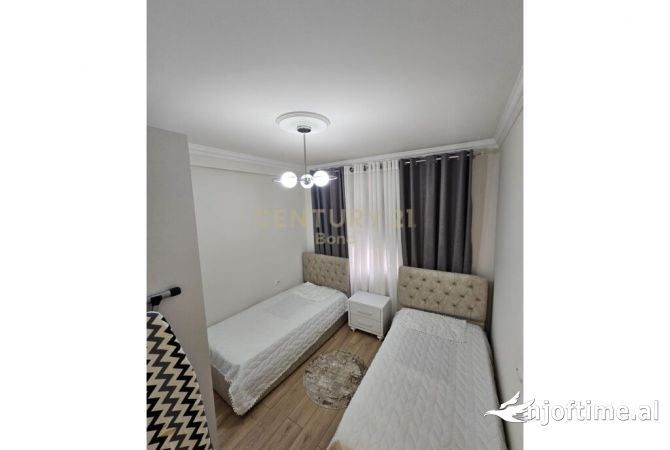 Shtepi ne shitje Apartament ne Tirane, 2+1, Mobilimi E mobiluar, Pagesa 215,000  Euro.