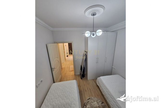 Shtepi ne shitje Apartament ne Tirane, 2+1, Mobilimi E mobiluar, Pagesa 215,000  Euro.