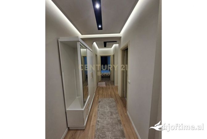 Shtepi ne shitje Apartament ne Tirane, 2+1, Mobilimi E mobiluar, Pagesa 215,000  Euro.