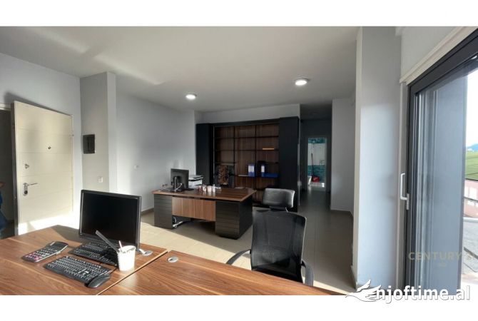 Ambient biznesi me qera 3+1 ne Tirane - 800 Euro