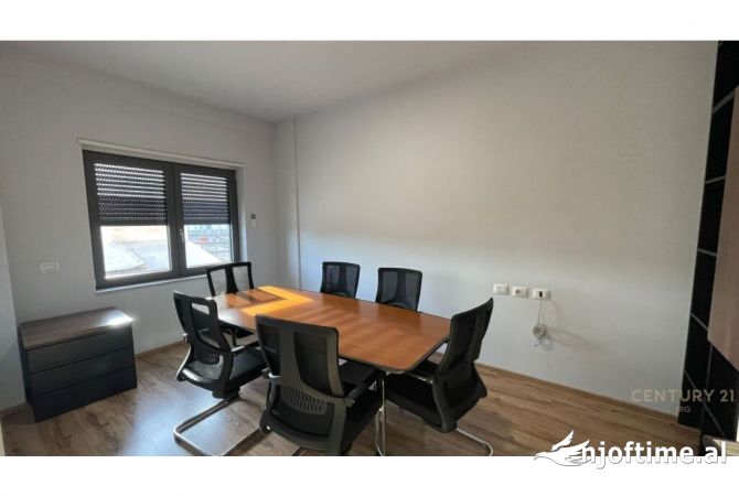 Ambient biznesi me qera 3+1 ne Tirane - 800 Euro