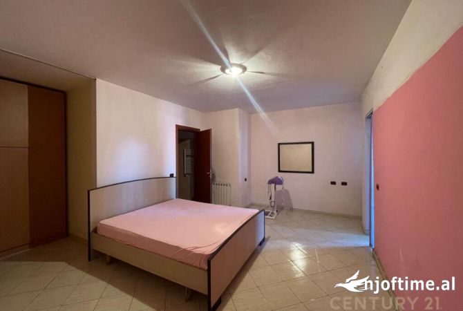 Shtepi me qera 2+1 ne Tirane - 800 Euro