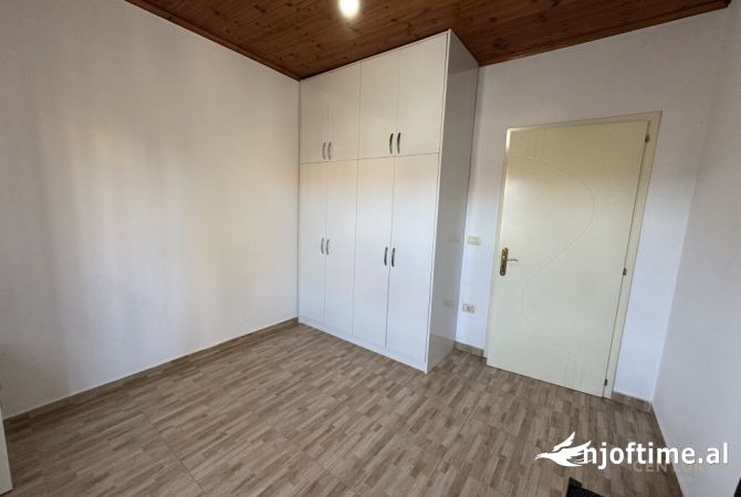 Shtepi me qera Apartament ne Tirane, 2+1, Mobilimi E mobiluar, Pagesa 450  Euro.