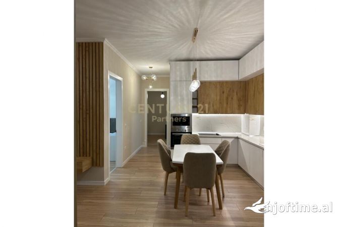 Shtepi me qera Apartament ne Tirane, 2+1, Mobilimi E mobiluar, Pagesa 1,300  Euro.