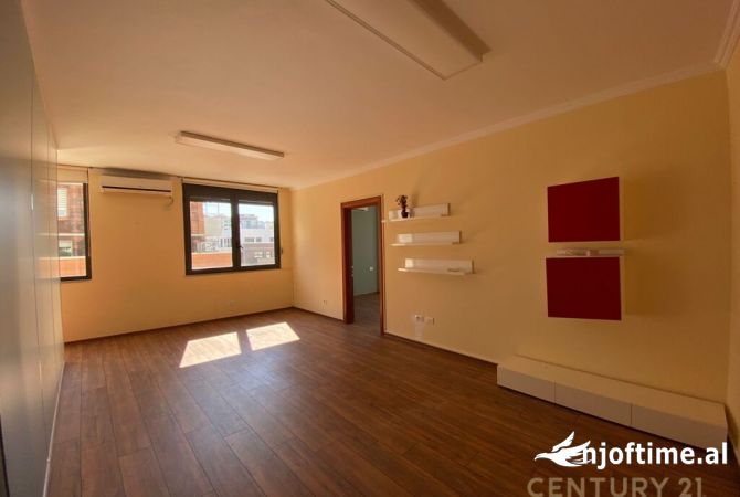 Ambient biznesi me qera 3+1 ne Tirane - 1,200 Euro