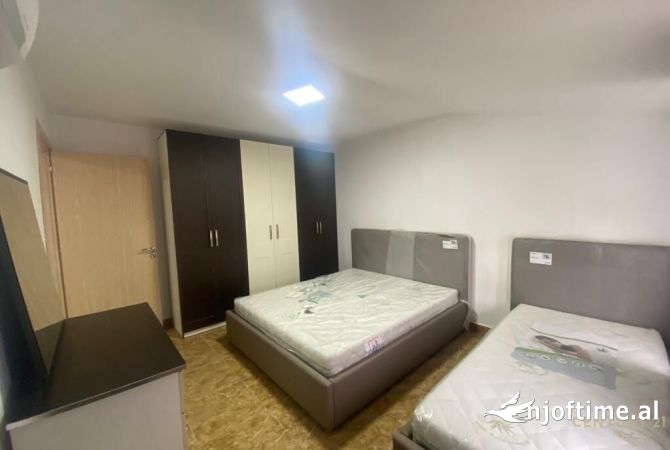 Shtepi ne shitje Apartament ne Tirane, 1+1, Mobilimi E mobiluar, Pagesa 160,000  Euro.