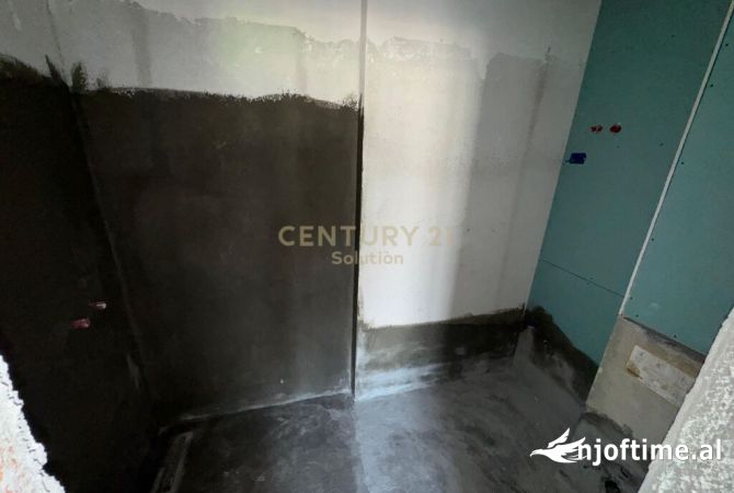 Shtepi ne shitje Apartament ne Tirane, 2+1, Mobilimi Bosh, pa mobiluar, Pagesa 128,000  Euro.