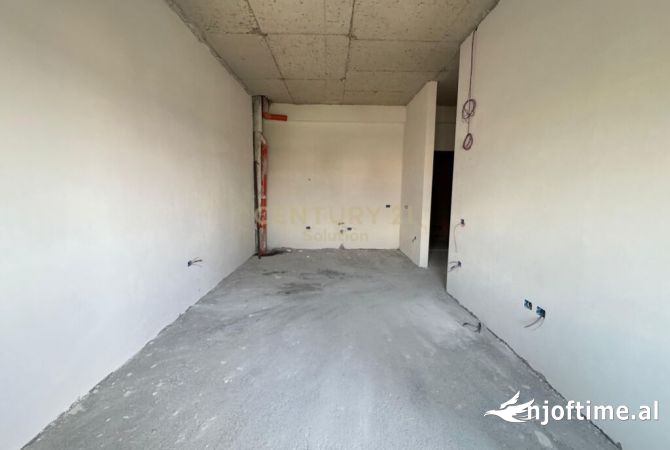 Shtepi ne shitje Apartament ne Tirane, 2+1, Mobilimi Bosh, pa mobiluar, Pagesa 128,000  Euro.