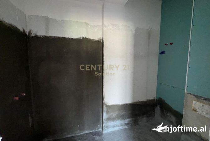 Shtepi ne shitje Apartament ne Tirane, 2+1, Mobilimi Bosh, pa mobiluar, Pagesa 128,000  Euro.