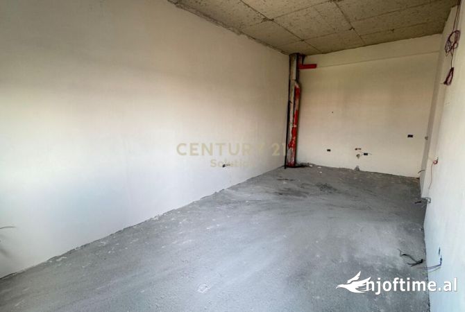 Shtepi ne shitje Apartament ne Tirane, 2+1, Mobilimi Bosh, pa mobiluar, Pagesa 128,000  Euro.