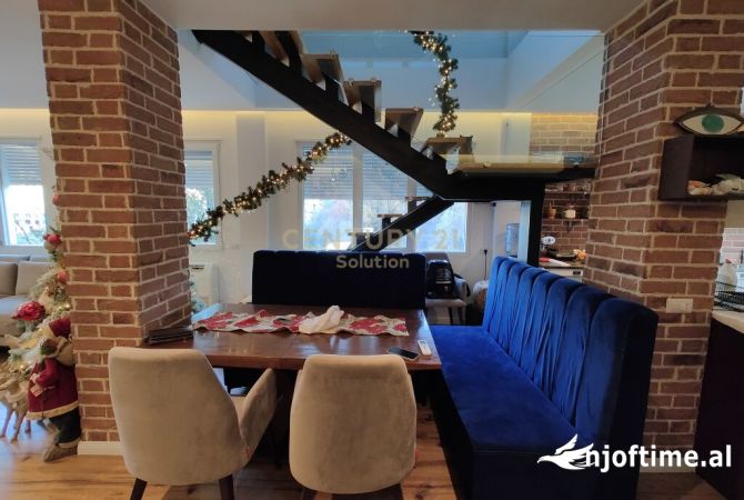 Shtepi ne shitje Duplex(shtepi me 2 kate) ne Tirane, 4+1, Mobilimi E mobiluar, Pagesa 440,000  Euro.