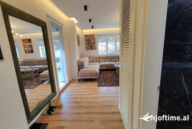 Shtepi ne shitje Duplex(shtepi me 2 kate) ne Tirane, 4+1, Mobilimi E mobiluar, Pagesa 440,000  Euro.