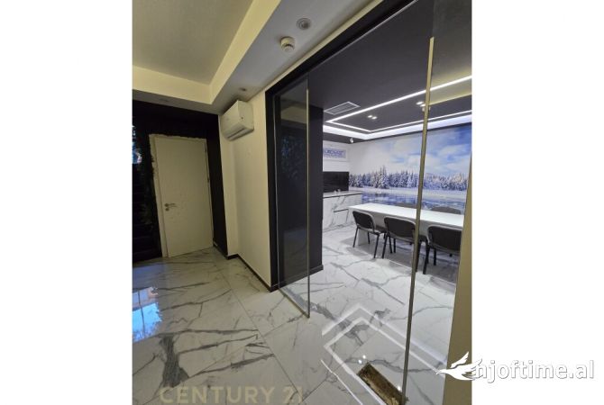Ambient biznesi me qera 3+1 ne Tirane - 950 Euro