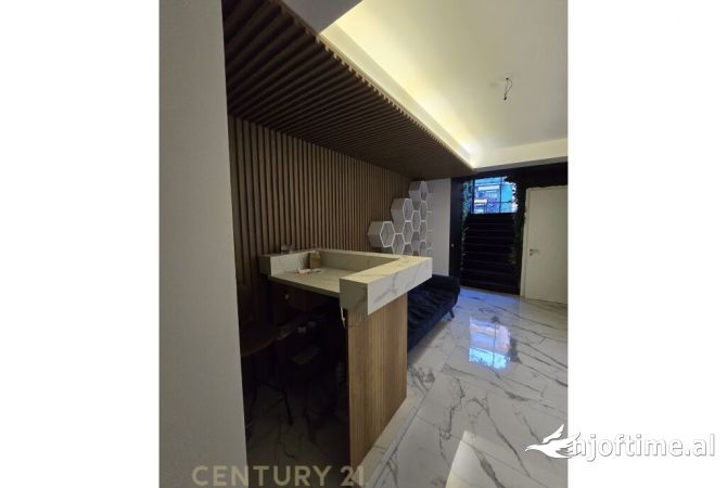 JEPET ME QIRA AMBIENT KOMERCIAL, RRUGA E DURRESIT!