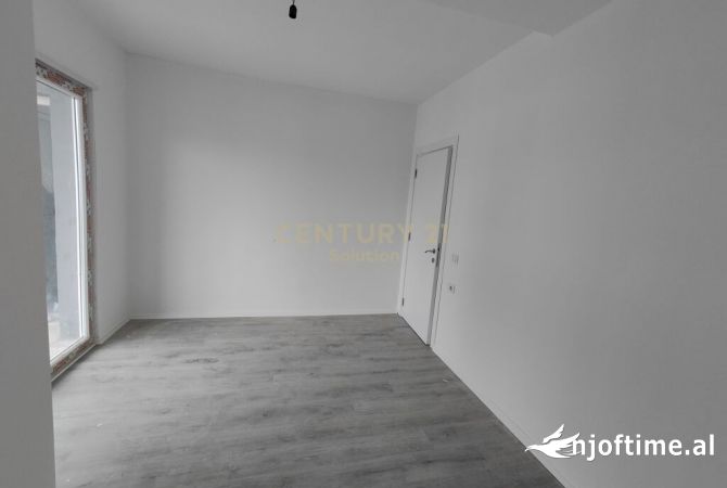Shtepi ne shitje Apartament ne Tirane, 2+1, Mobilimi Bosh, pa mobiluar, Pagesa 105,000  Euro.