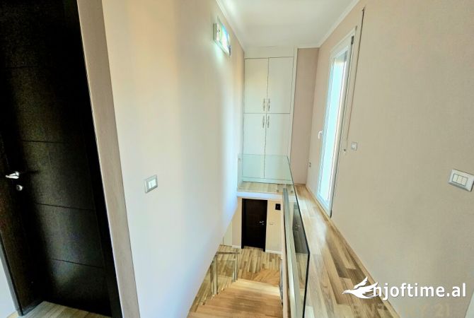 Shtepi me qera Duplex(shtepi me 2 kate) ne Tirane, 3+1, Mobilimi E mobiluar, Pagesa 1,200  Euro.