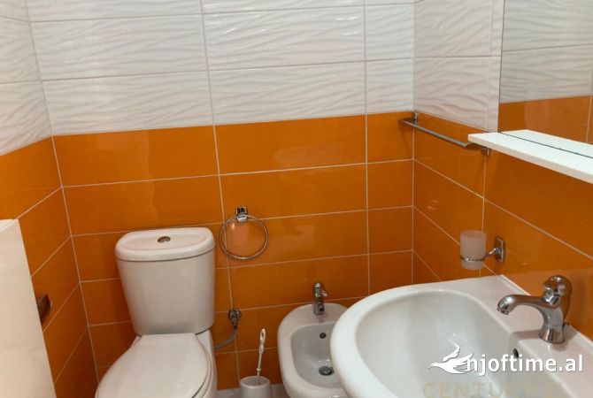 Shtepi me qera Apartament ne Tirane, 2+1, Mobilimi E mobiluar, Pagesa 700  Euro.