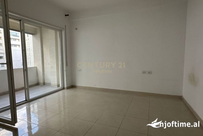 Shtepi ne shitje Apartament ne Tirane, 1+1, Mobilimi Pjeserisht e mobiluar, Pagesa 125,000  Euro.